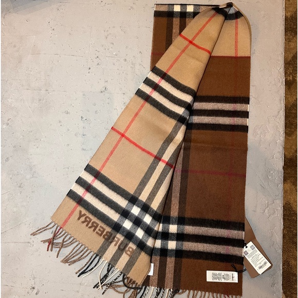Burberry Cashmere scarf with a double-sided Colors Archive Beige And Birch Brown - Picture 6 of 9